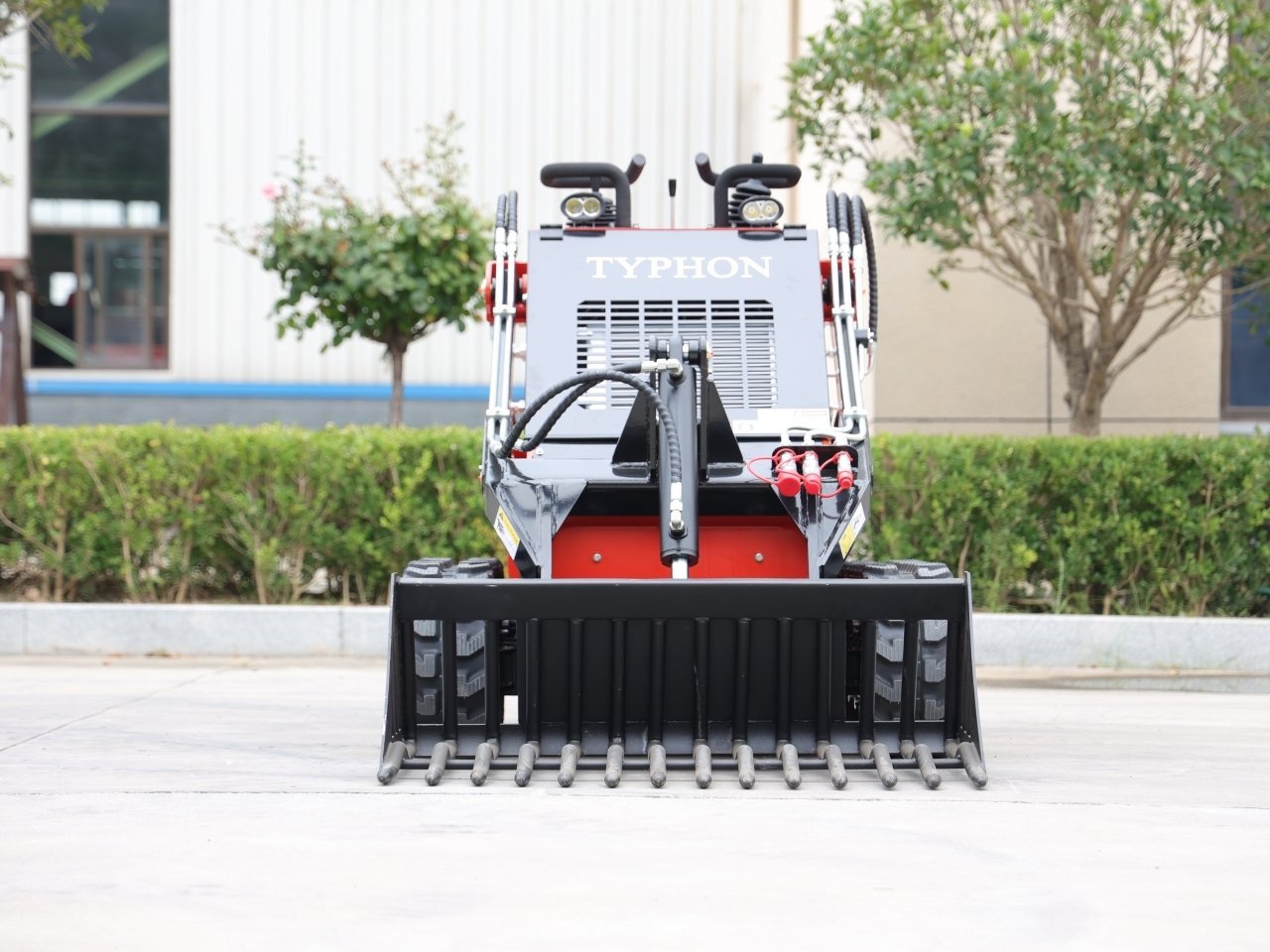 Skid Steer Rock Bucket Attachment - Image 3