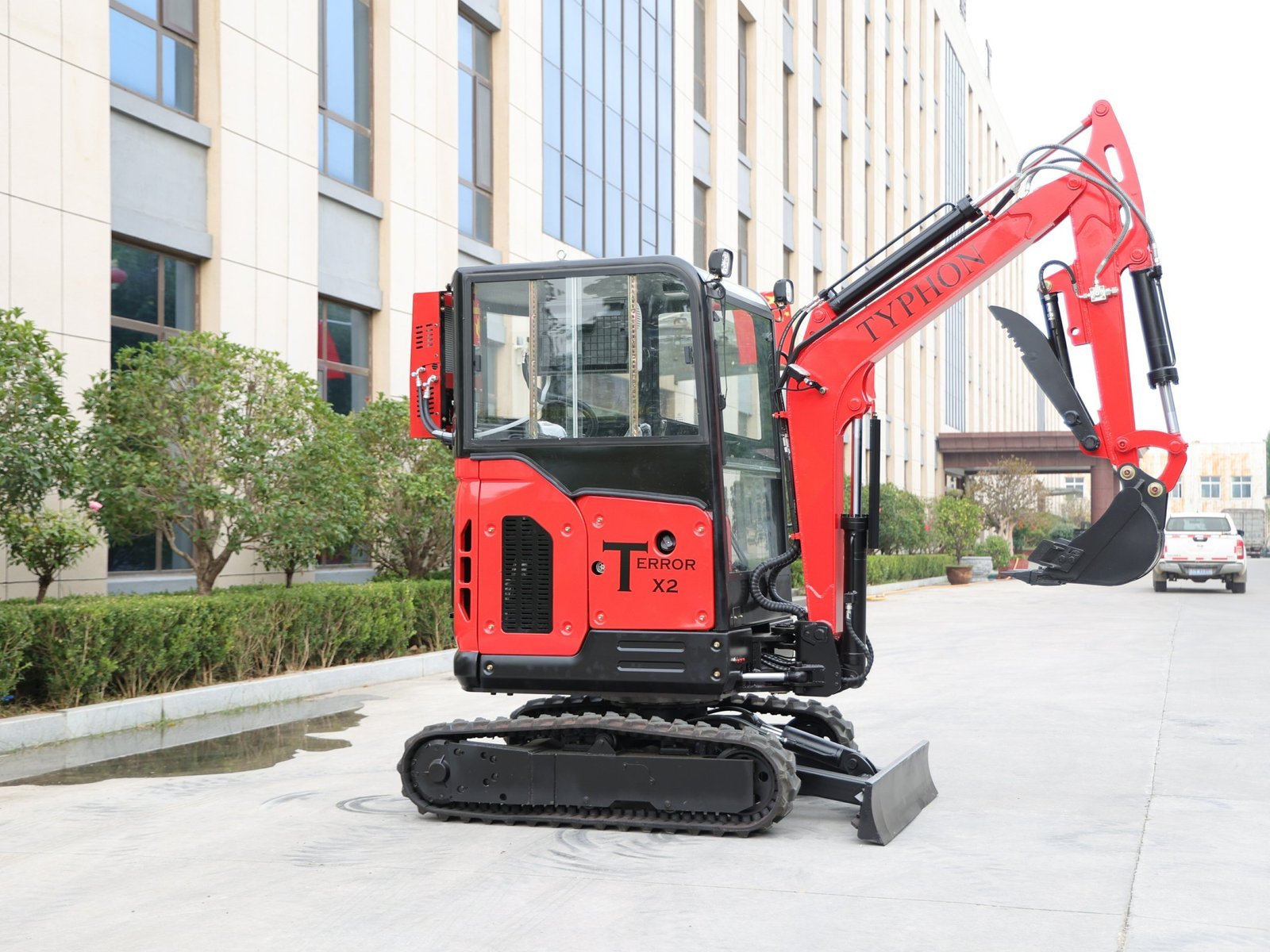 TYPHON TERROR X2 2.7 Ton Excavator - Image 4