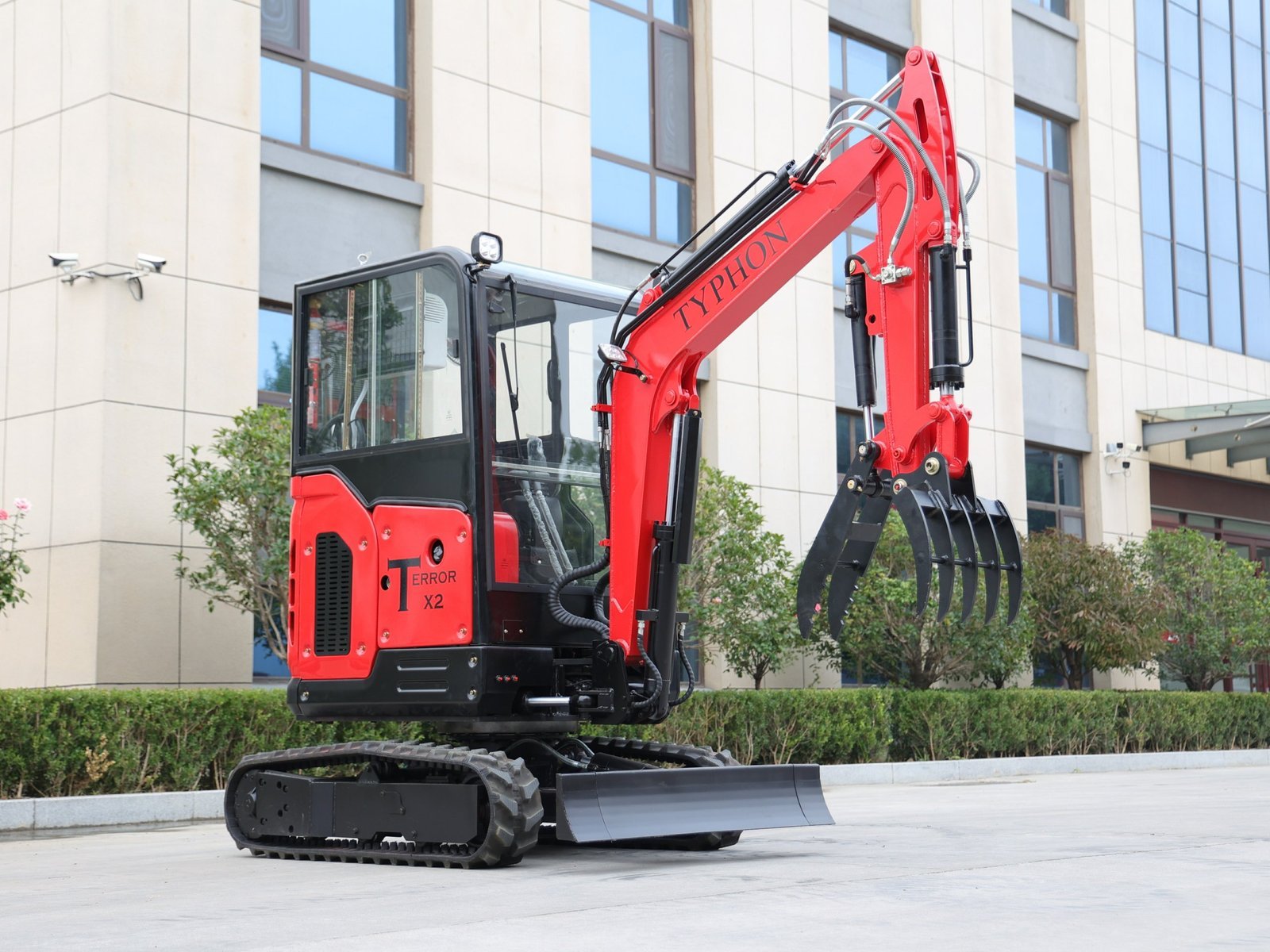 TYPHON TERROR X2 2.7 Ton Excavator - Image 6