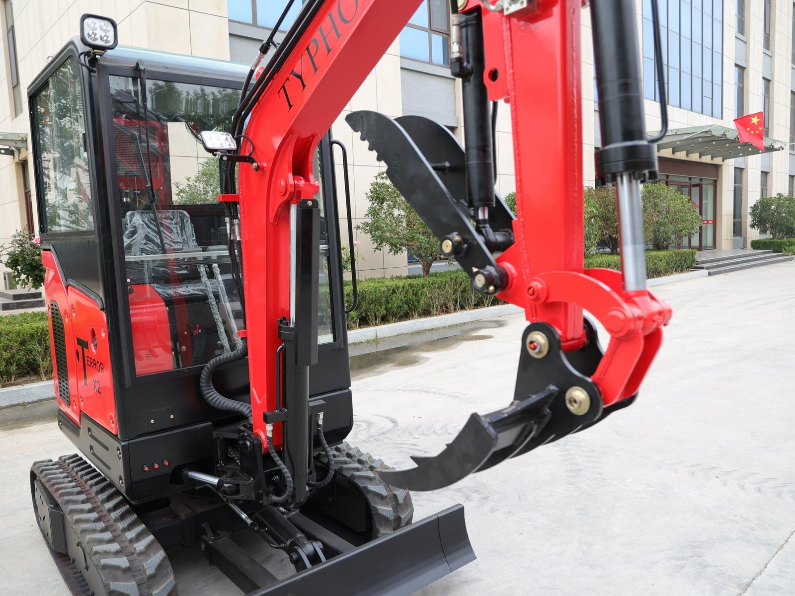TYPHON TERROR X2 2.7 Ton Excavator - Image 7